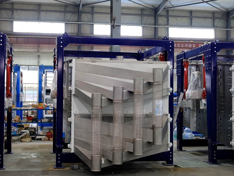 What factors affect the price of square swing screens?